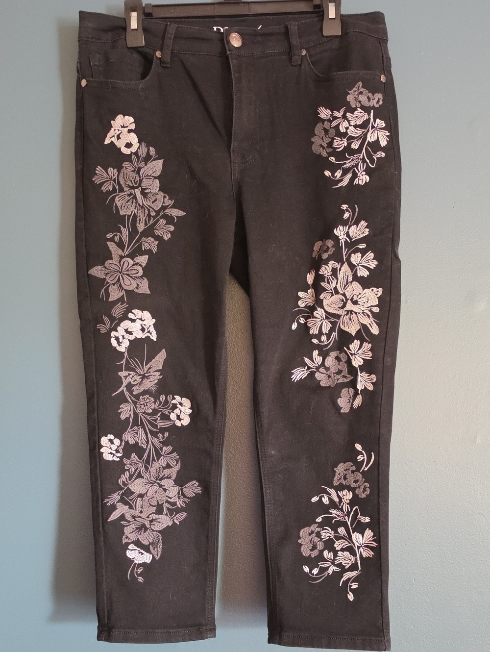 Black Floral Embroidered Women’s Ankle Jeans